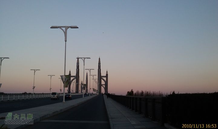 2010-11-13 十三陵暮色中的南环大桥