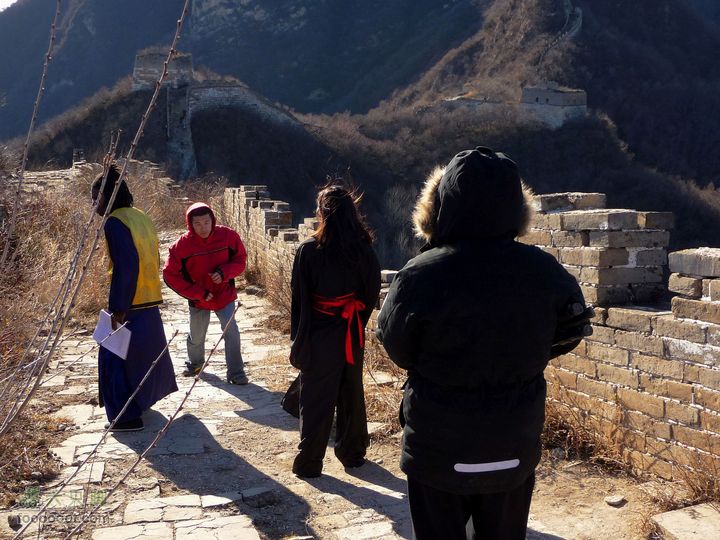 箭扣一日:赵氏山居-西大墙-北京结-鹰飞倒仰-箭扣-正北楼拍DV的老外