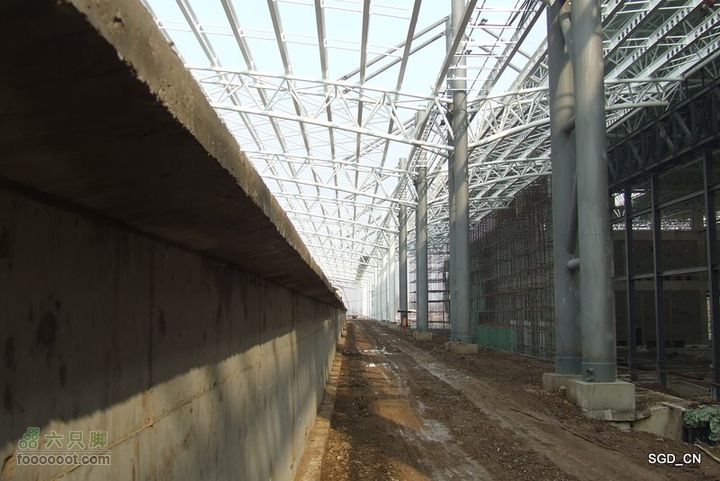 建设中的金峰小镇_滑雪场_高铁车站建设中的高铁车站