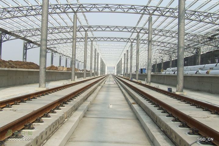 建设中的金峰小镇_滑雪场_高铁车站建设中的高铁车站