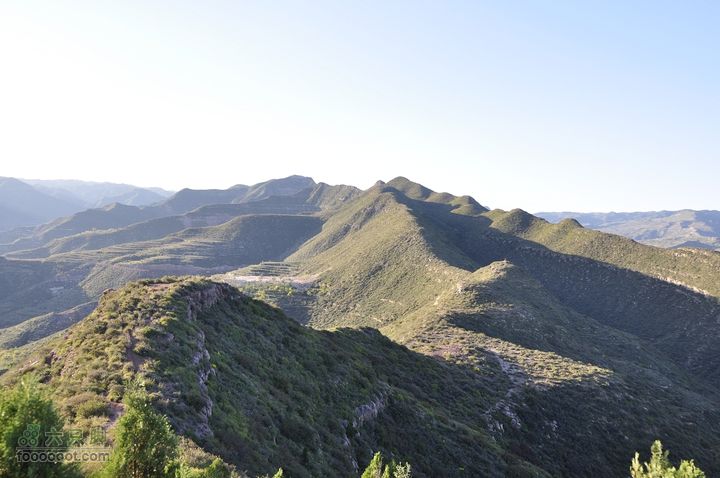 卦山东山-白塔-红墙-药王庙-景区（逃票路线）不知为何叫卦山，山形卦象，怎么看出来的？