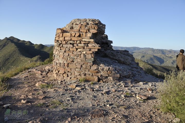 卦山东山-白塔-红墙-药王庙-景区（逃票路线）当年日本人修的炮楼，这是卦山的最高点