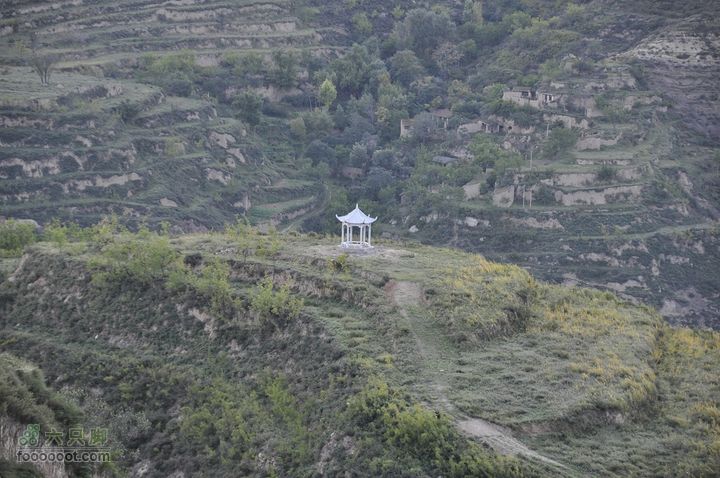 卦山东山-白塔-红墙-药王庙-景区（逃票路线）每个山顶都有一小亭