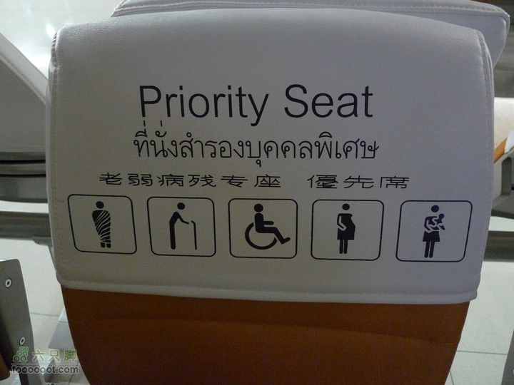 普吉pp岛曼谷11日自助游，全程GPS轨迹+照片候机大厅座位上有泰语英语和中文，可见中国游客对于泰国的重要性