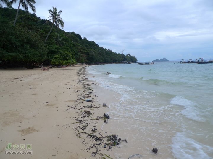 普吉pp岛曼谷11日自助游，全程GPS轨迹+照片经过一晚的冲刷，海滩上很树枝，估计工作人员会捡走