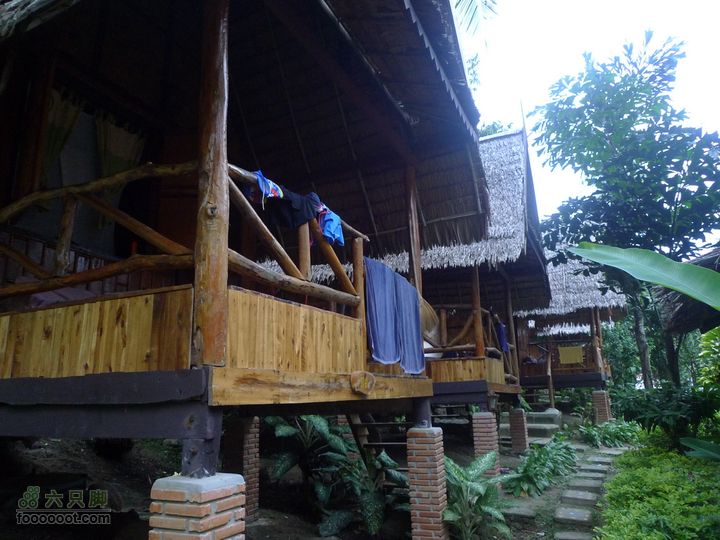 普吉pp岛曼谷11日自助游，全程GPS轨迹+照片早晨起来，独自去海边溜达，我们的泳衣凉了一排