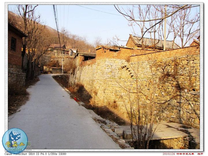 淄川竹林寺武王寨摘星山路线沿着公路进入梨峪口村