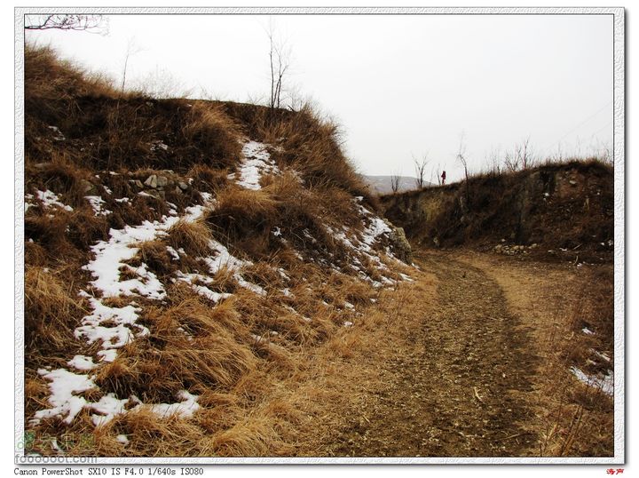 游览滴滴寨看导弹由此小路上山