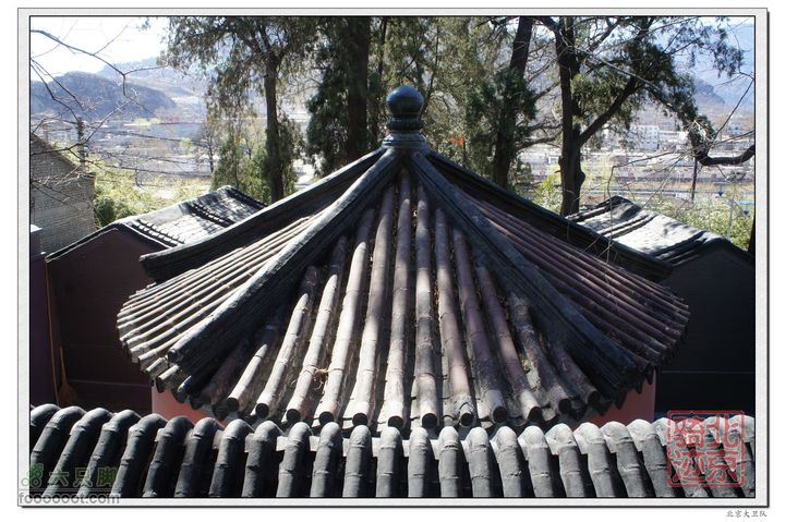 北京骑迹40 清明祭英烈 寻北京最西端 访红歌诞生地正殿是铁瓦建筑。铁瓦殿平面圆形