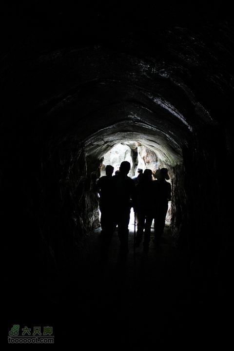 2011-05-07-穿越黄山-青岛向阳山户外IMG_2990隧道