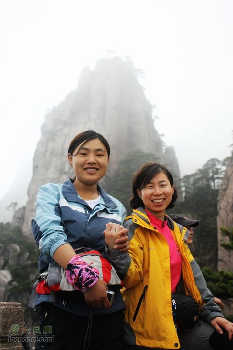 2011-05-07-穿越黄山-青岛向阳山户外IMG_3189莹莹和海蓝蓝