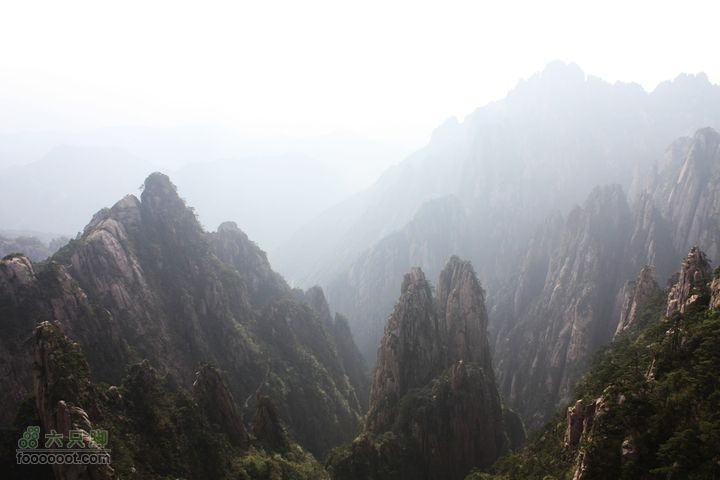 2011-05-07-穿越黄山-青岛向阳山户外IMG_3102从群峰顶远眺群峰