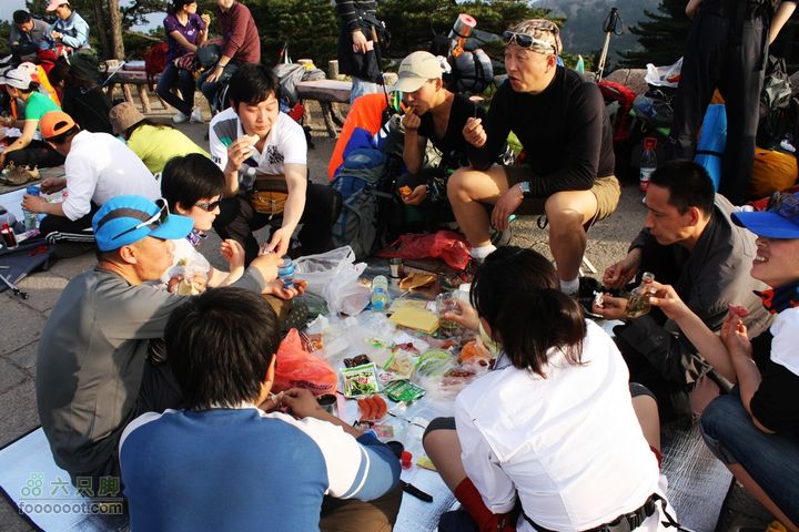 2011-05-07-穿越黄山-青岛向阳山户外IMG_3142光明顶晚餐