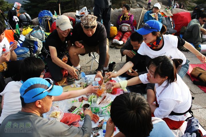 2011-05-07-穿越黄山-青岛向阳山户外IMG_3148竟然还有酒喝@_@