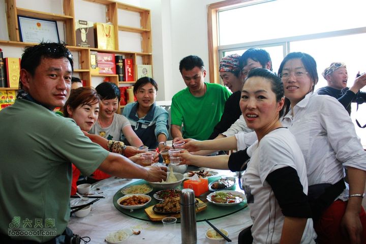 2011-05-07-穿越黄山-青岛向阳山户外IMG_3353为完美的黄山之旅，干杯！