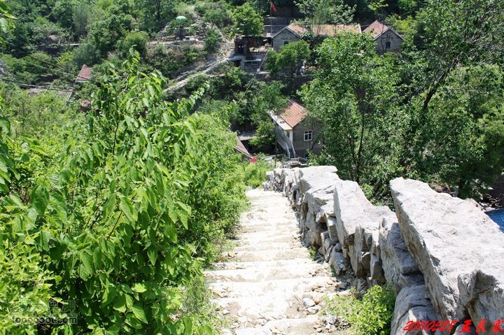 黄石坞孟良寨大岭西流泉下山的台阶