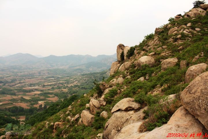 北坪山自驾游下山路上的石头