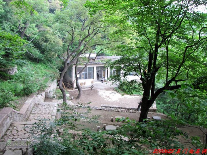 博山石门三棱寨东寨白石洞景区内的住家