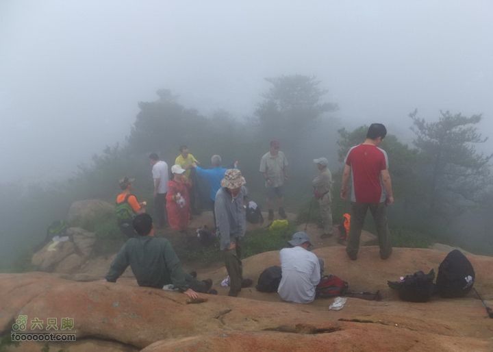  2011年7月2日泰山大佛寺至桃花峪雨中行午饭处。