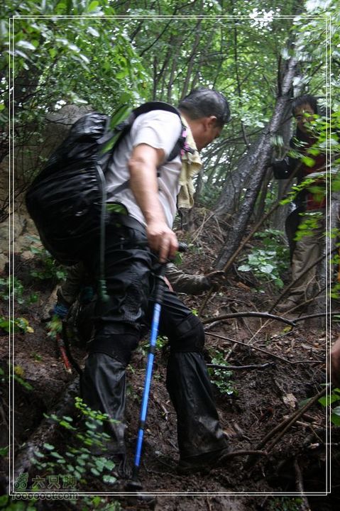  2011年7月2日泰山大佛寺至桃花峪雨中行泥泞难行