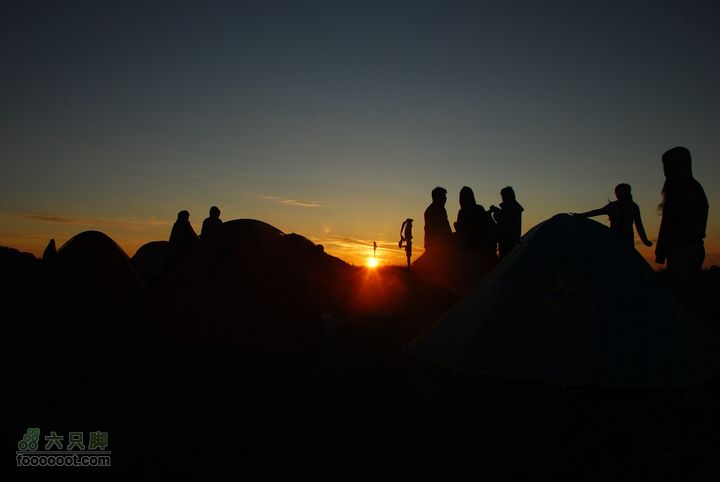 六只脚全体成员20人重装登顶小海坨，特此留念！DSC_0600