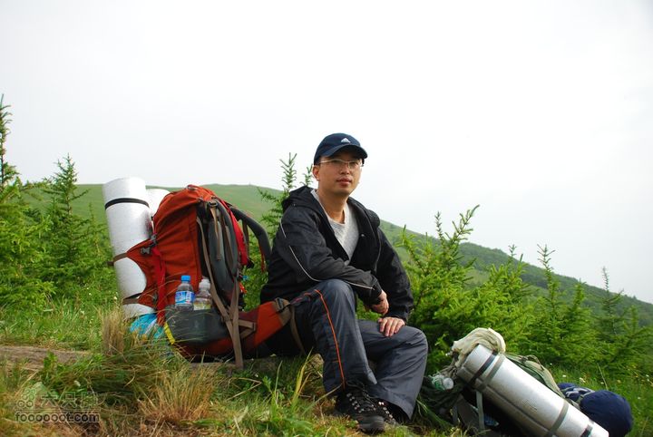 六只脚全体成员20人重装登顶小海坨，特此留念！DSC_0342