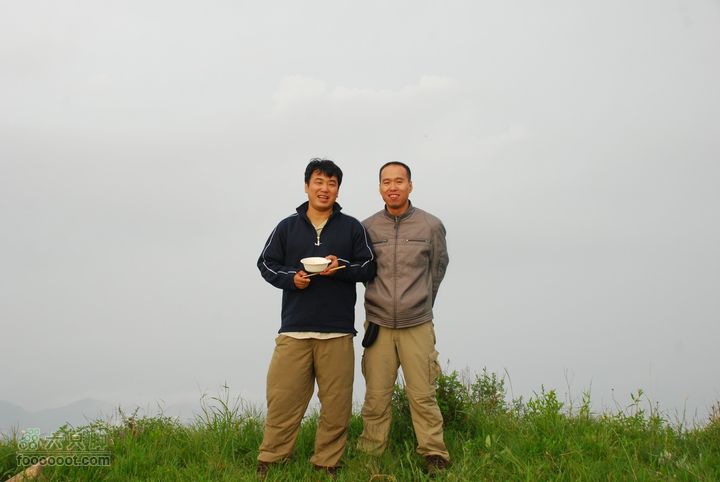 六只脚全体成员20人重装登顶小海坨，特此留念！DSC_0421