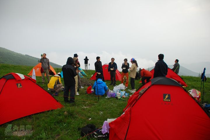 六只脚全体成员20人重装登顶小海坨，特此留念！DSC_0437
