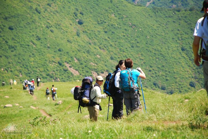 六只脚全体成员20人重装登顶小海坨，特此留念！DSC_0883