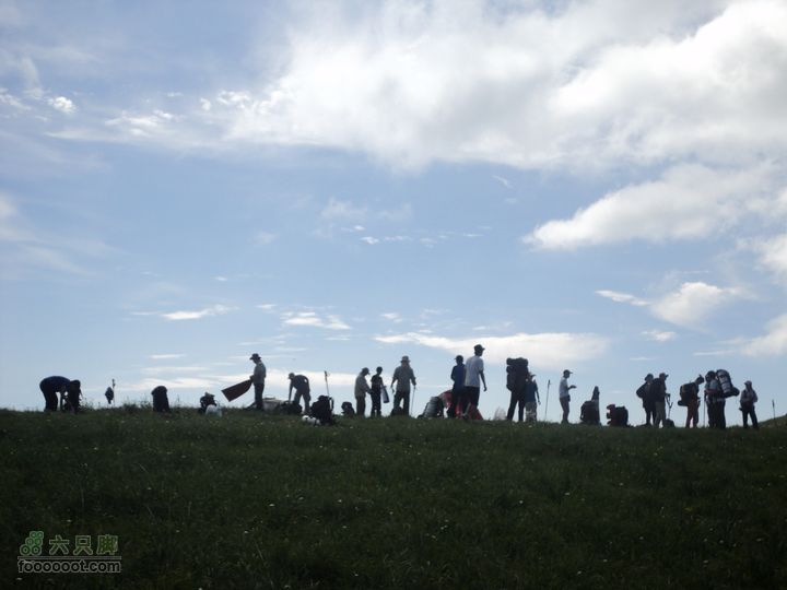 六只脚全体成员20人重装登顶小海坨，特此留念！DSC01269