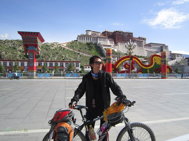 2011年7月滇藏线骑行拉萨布达拉宫广场..