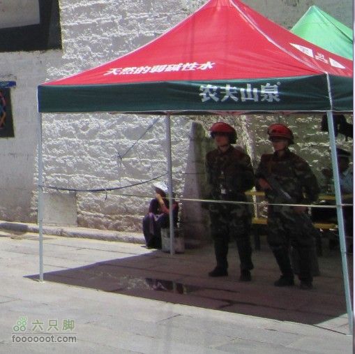 2011年7月滇藏线骑行拉萨市内警戒...