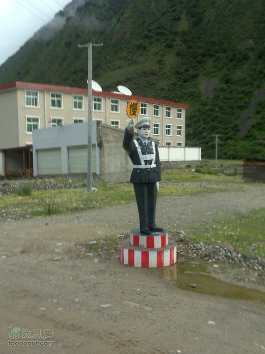 2011年7月滇藏线骑行路上很多水货交警...