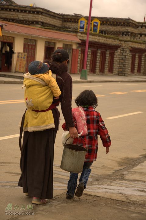 稻城，亚丁9日，第五天稻城街头藏族母女