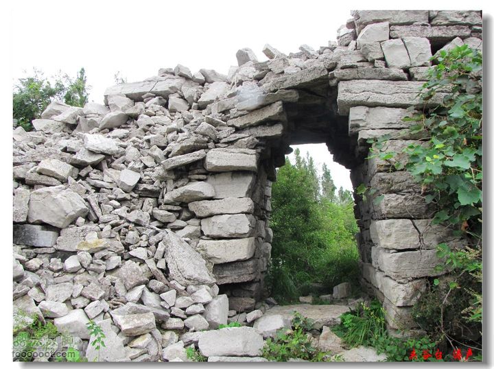 西北峪村-夹谷台石头寨门