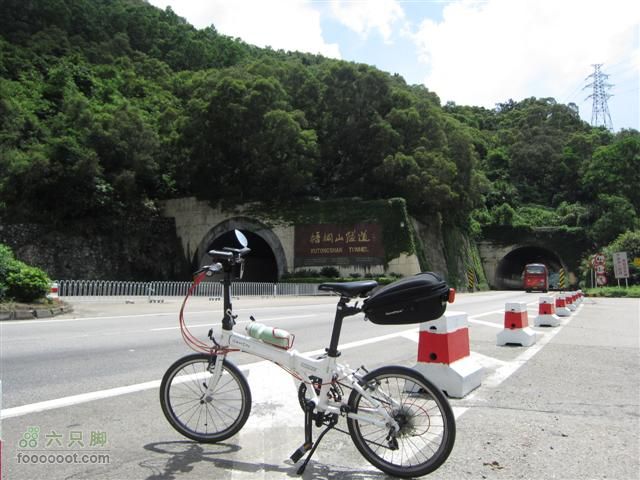 深圳羅湖至大梅沙梧桐山隧道,但單車不能進入