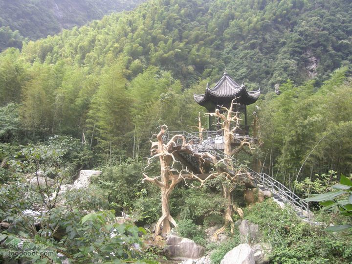 夜登明月山六角亭