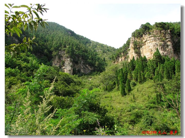 青州仰天山从水帘洞北面的山口上山