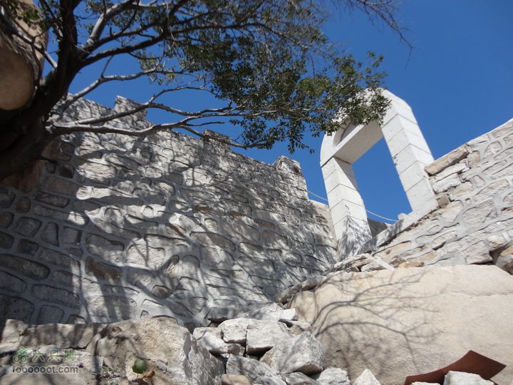 凤凰岭外围一圈顶峰石门