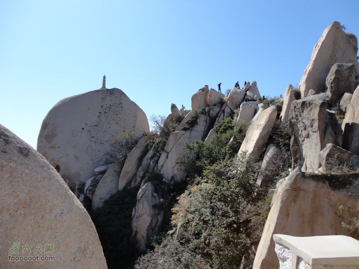 凤凰岭外围一圈望飞来石塔