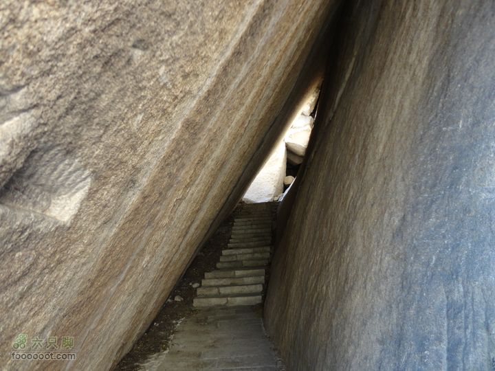 凤凰岭外围一圈宫保石寨入口