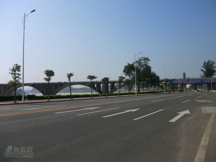 20111016河源-惠州东江东岸顺流而行骑行前方是东江大桥