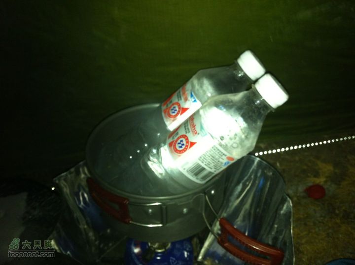 大年初三-初五冬季小五台探险-章家窑入-登顶西台包里仅存的淡水都是大冰坨，放在热水里煮