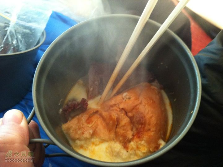 大年初三-初五冬季小五台探险-章家窑入-登顶西台早饭，牛奶面包驴肉，熬着一起吃