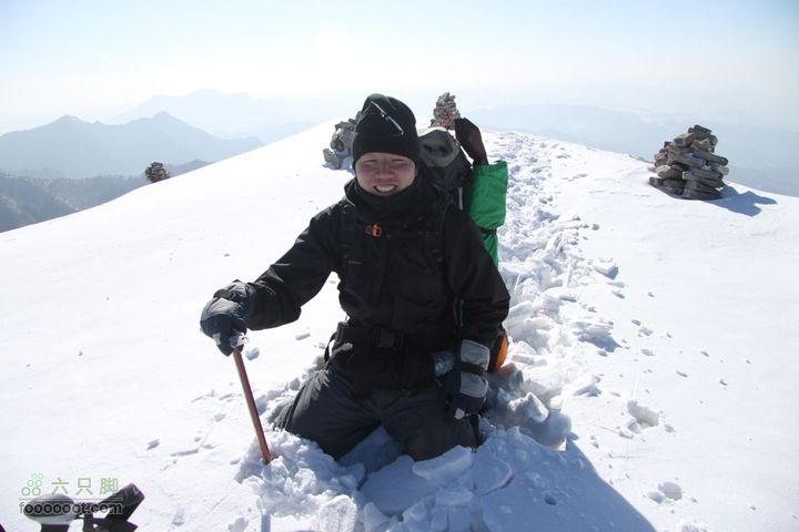 大年初三-初五冬季小五台探险-章家窑入-登顶西台坐在雪里的石头