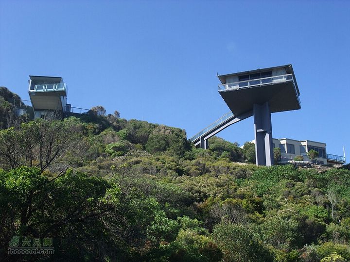 骑行大洋路 - 1 对面山上的度假别墅