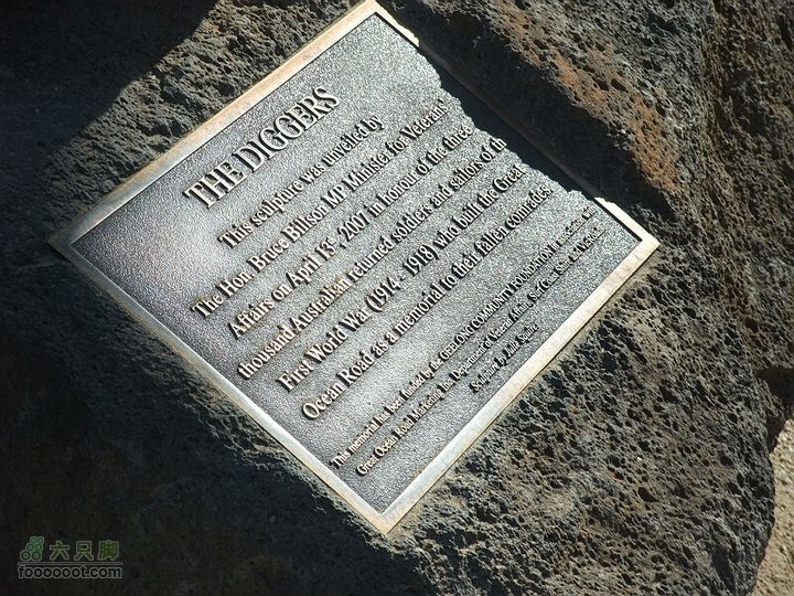 骑行大洋路 - 1 雕塑的解说牌