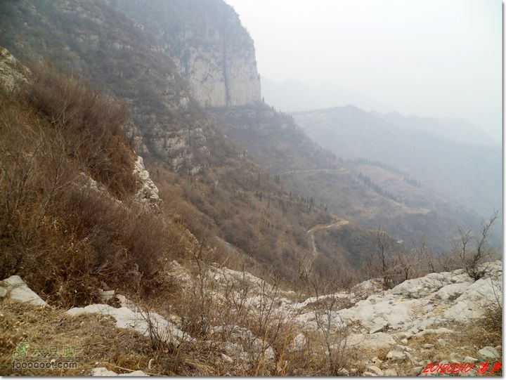 淄川三龙山潭溪山从这里下到山腰小路
