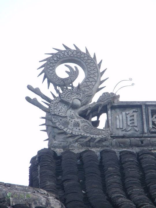 环湖骑行（九龙湖、杜湖等十四湖）灵龙宫内屋顶的砖雕