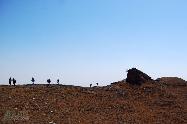 一渡-三皇山-五渡穿越继续出发，行走在山脊之间